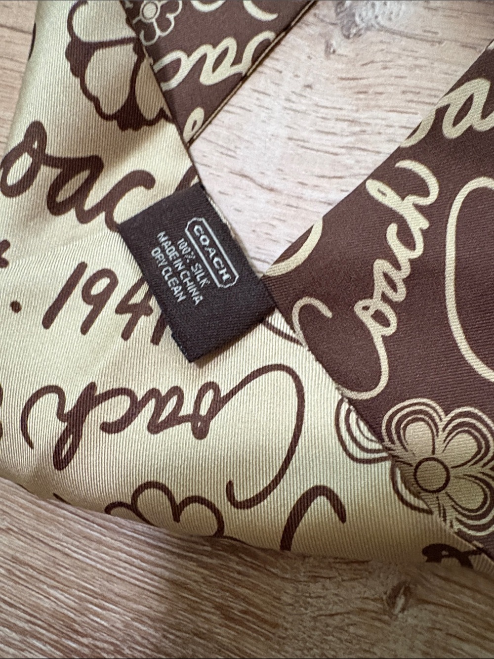 Coach signature logo Silk scarf Tie "Pecan"-colored - Picture 2 of 3
